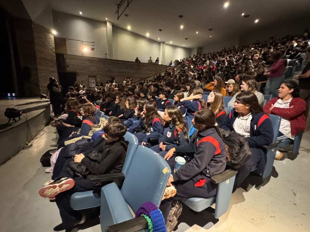 Alumnos del Colegio Holandés asistieron al festival “Tres Arroyos a escena”