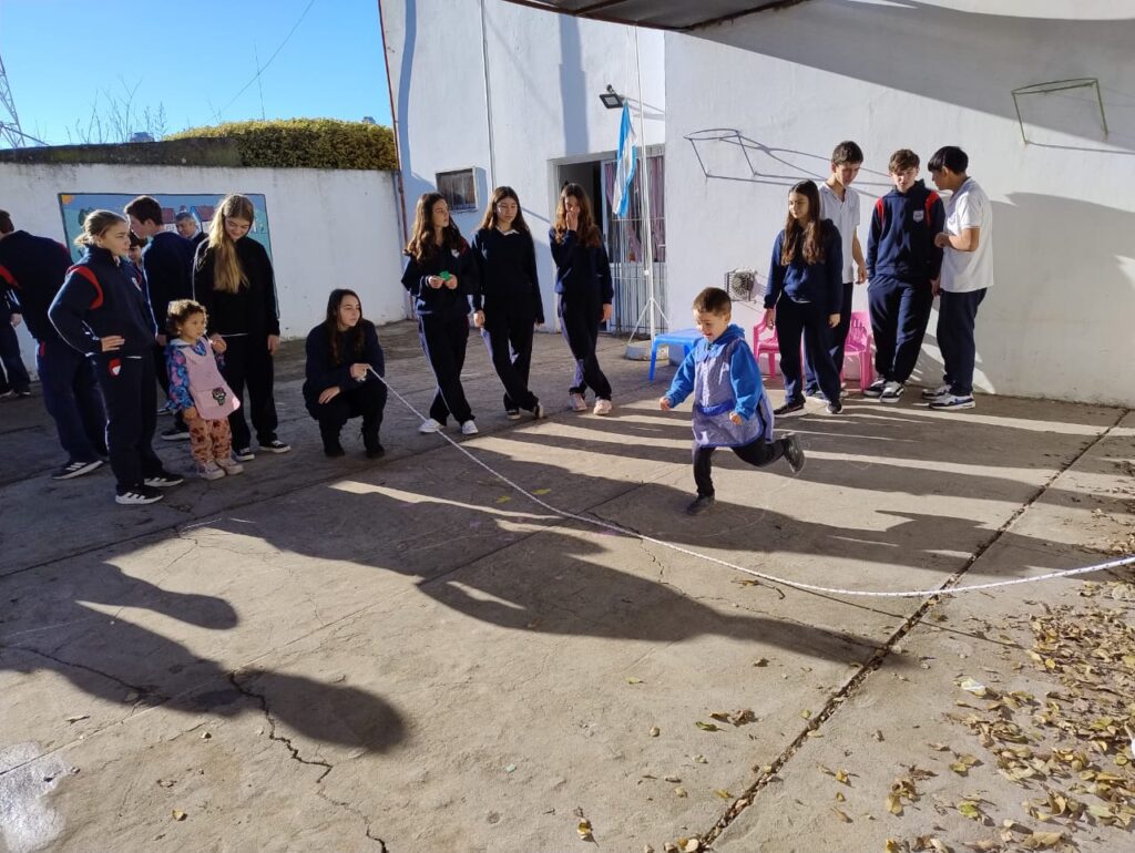 Aprendizaje en servicio: alumnos visitaron el Jardín 914