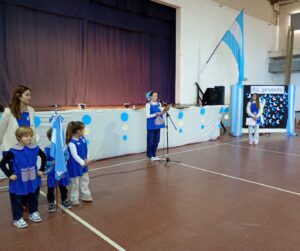 Semillitas celebró el Día de la Bandera