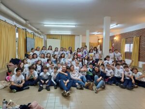 Los alumnos de 6º de Primario presentaron sus remeras de egresados