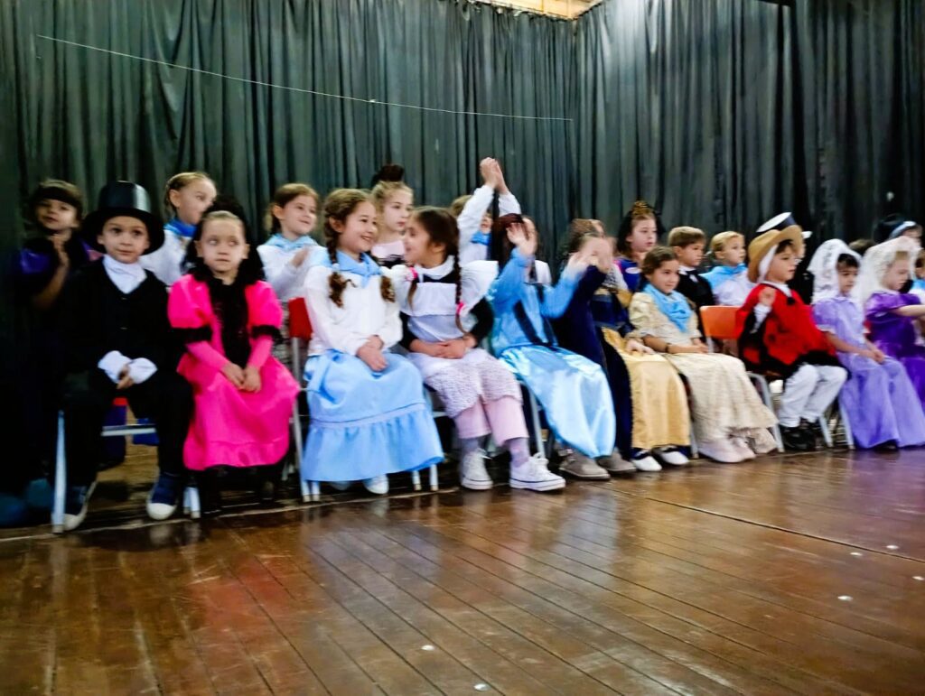 Un acercamiento de los alumnos a nuestra historia en Semillitas